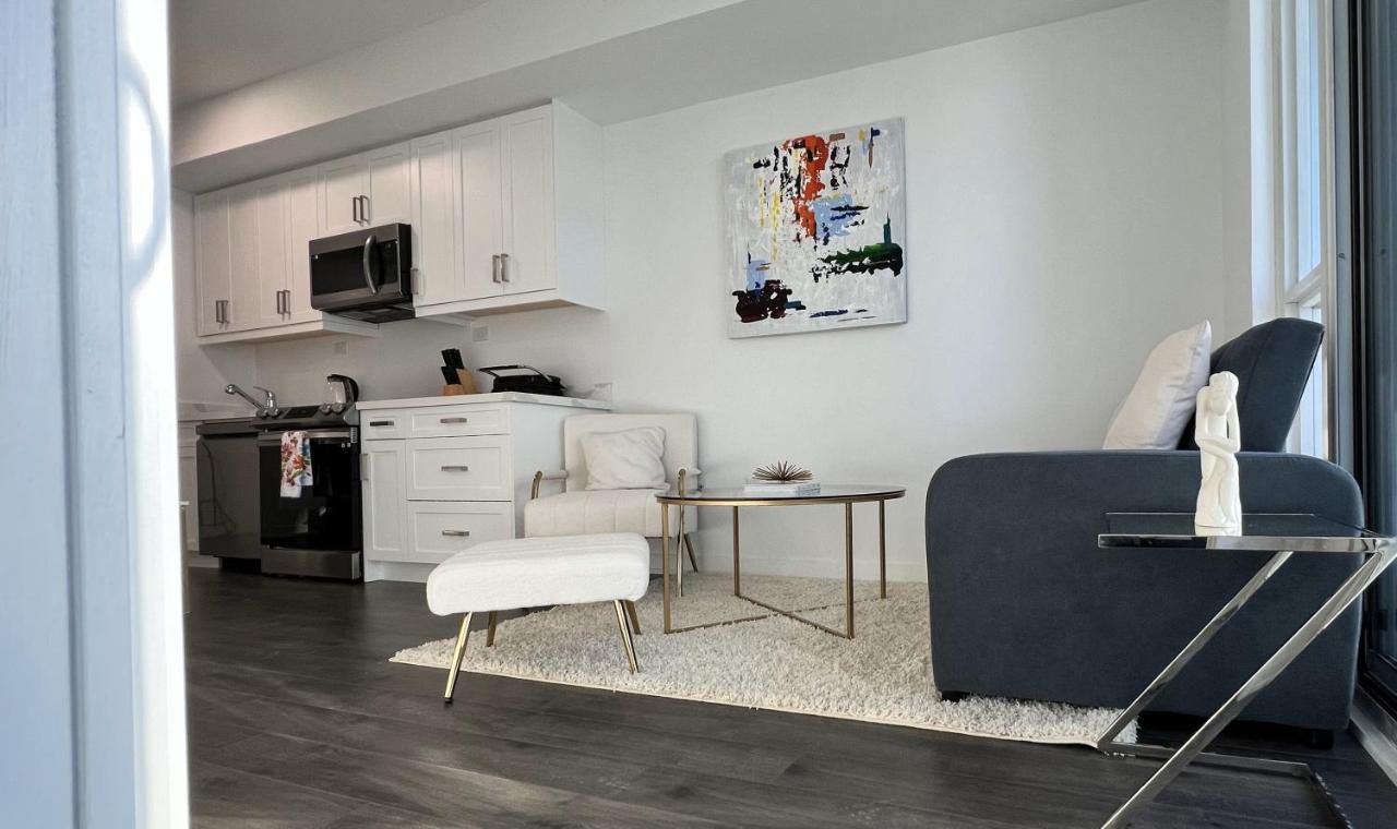 Stunning Luxurious Lakeview Condo By Cn Tower トロント エクステリア 写真